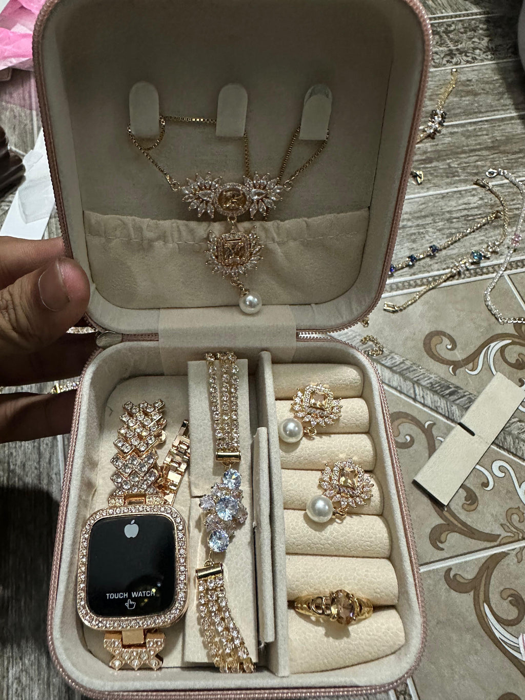 Jewelry box with jewelry