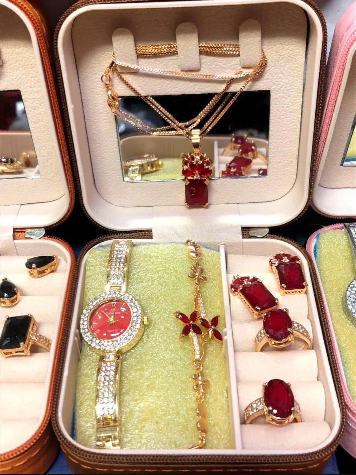 Jewelry box with jewelry