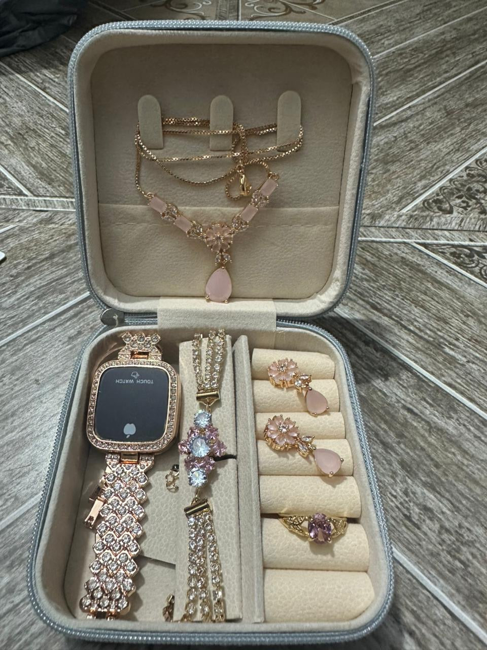 Jewelry box with jewelry