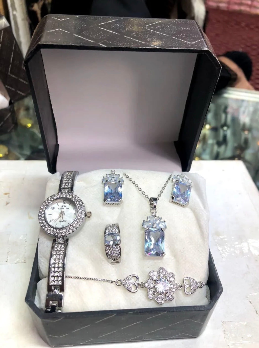 Jewelry box with jewelry
