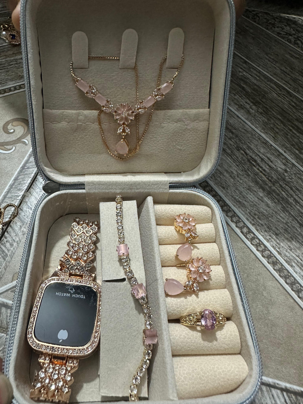 Jewelry box with jewelry