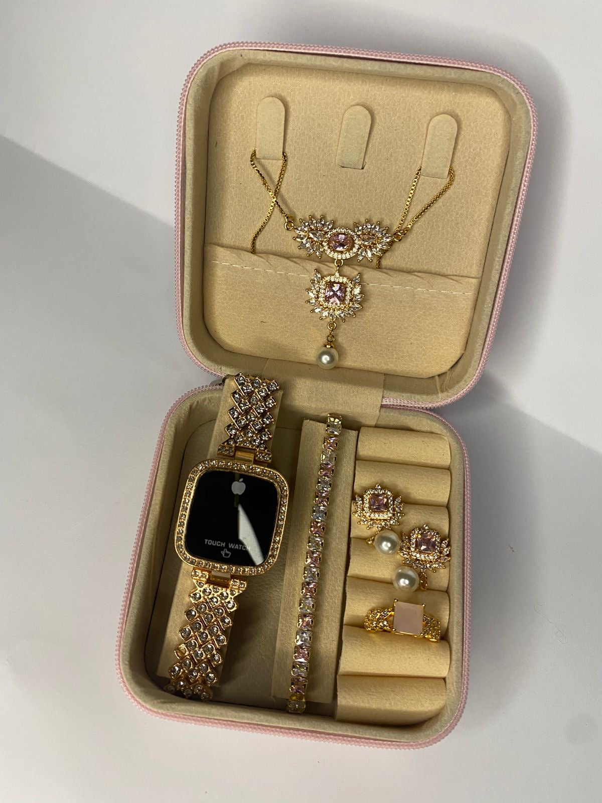 Jewelry box with jewelry