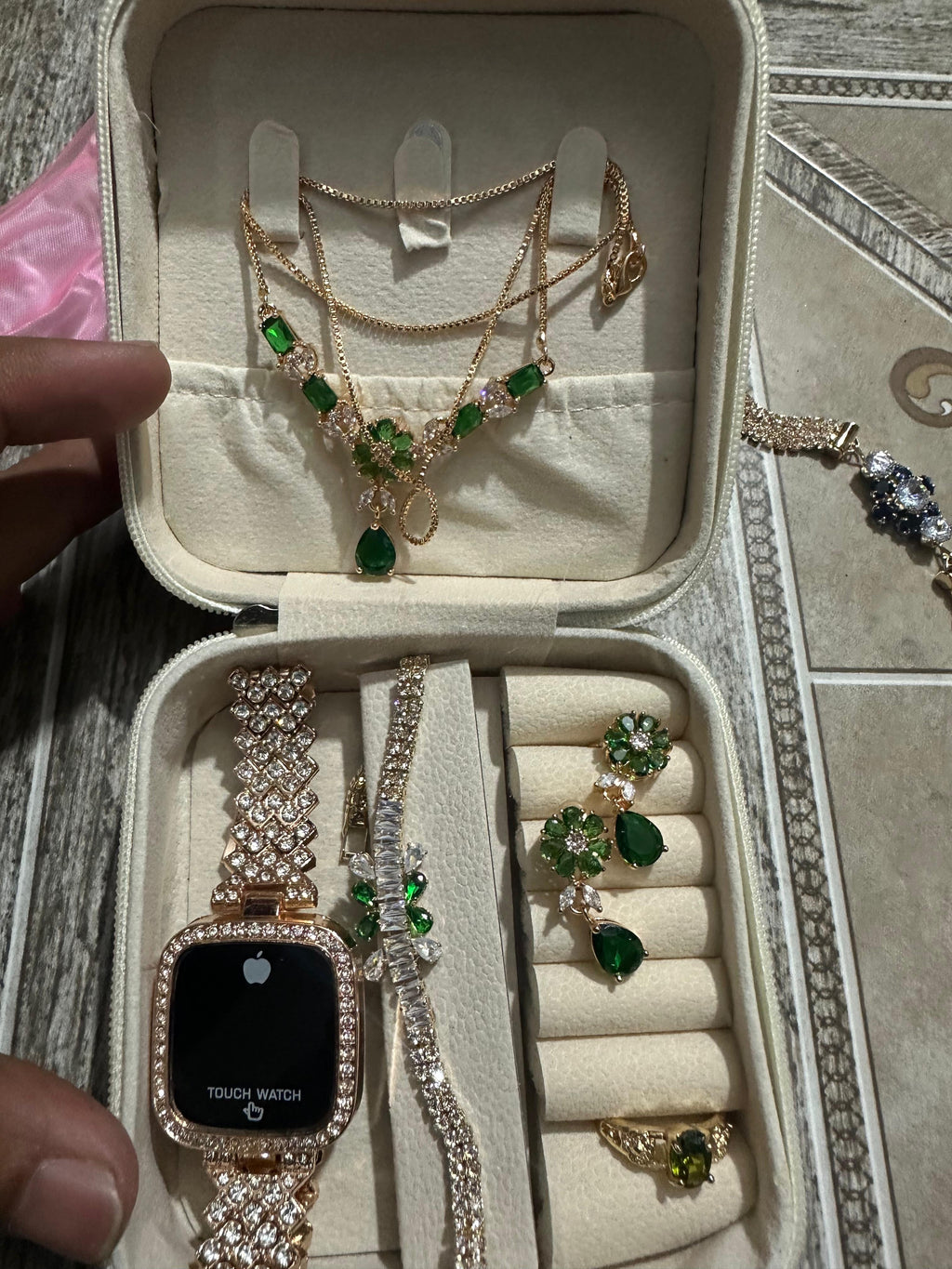 Jewelry box with jewelry
