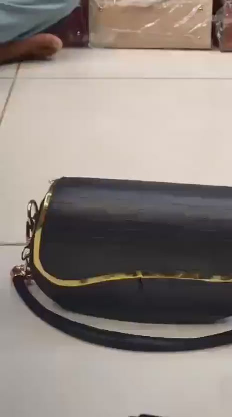 Women’s leather plain shoulder bag